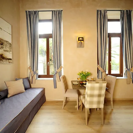 Pepi Boutique (adults Only) מלון דירות